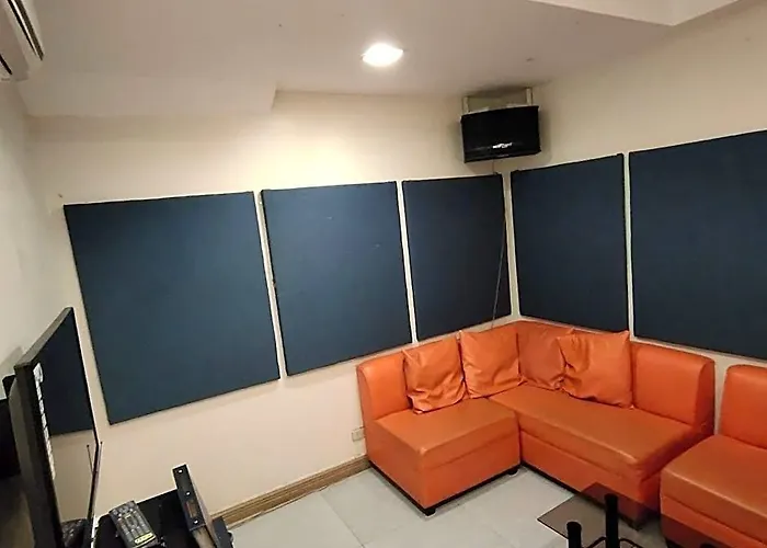 Daniel's Rendezvous Crib Hotel 3*